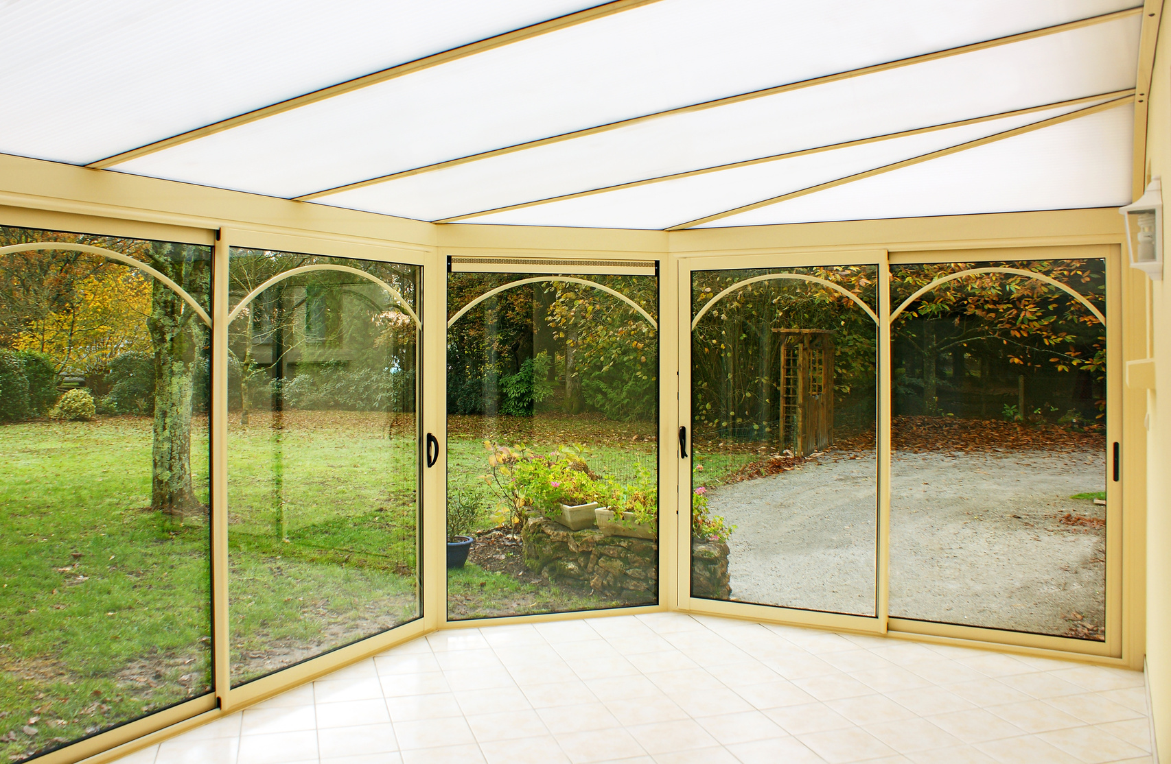 Toit d'une maison en polycarbonate