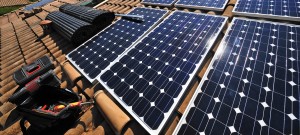 Tuiles photovoltaïques toit.