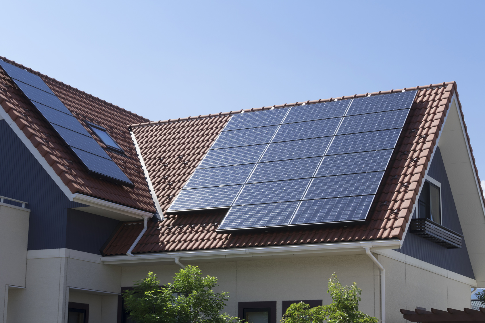 panneaux solaires sur toit