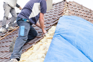 Combien prévoir pour la rénovation d'une toiture ?