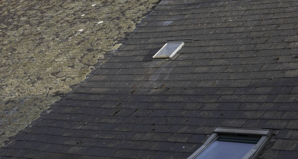 Combien débourser pour le démoussage d'une toiture ?